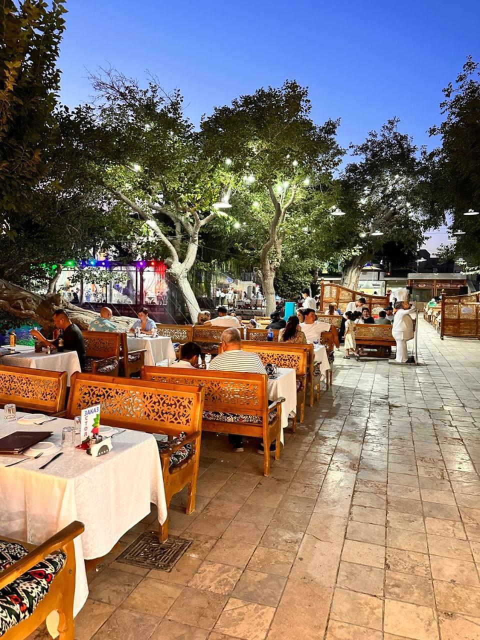 Munis Hotel Buchara Buitenkant foto